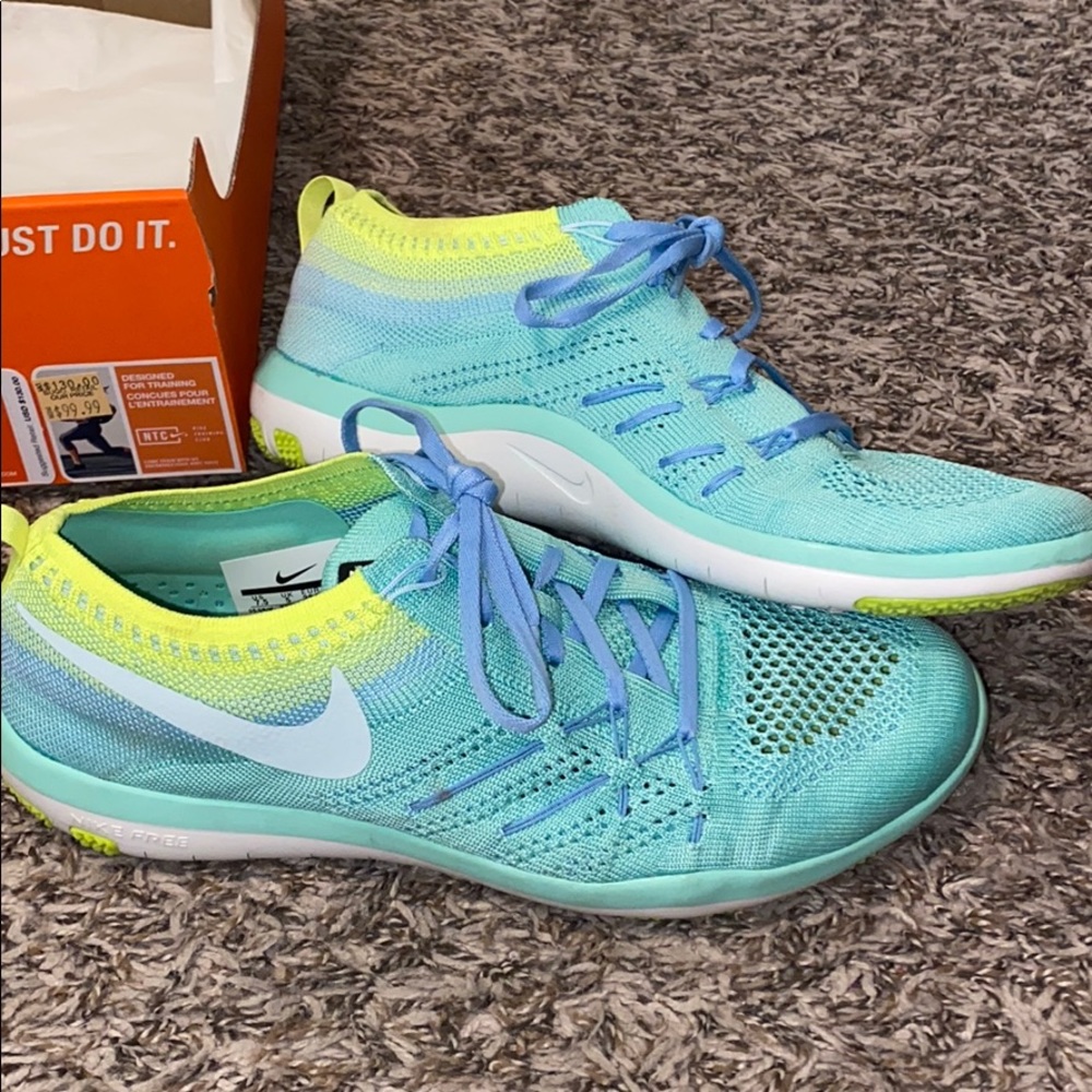 Tennis shoe